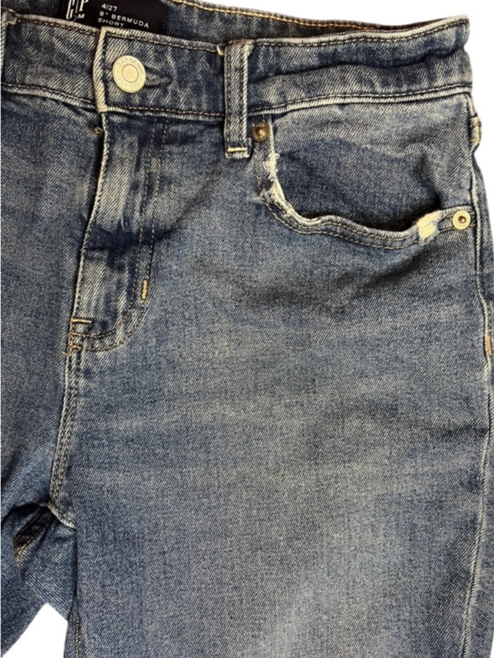 GAP Denim Bermuda Shorts Size 4/27 Distressed Raw Hem Medium Wash 9” Inseam - Picture 3 of 5